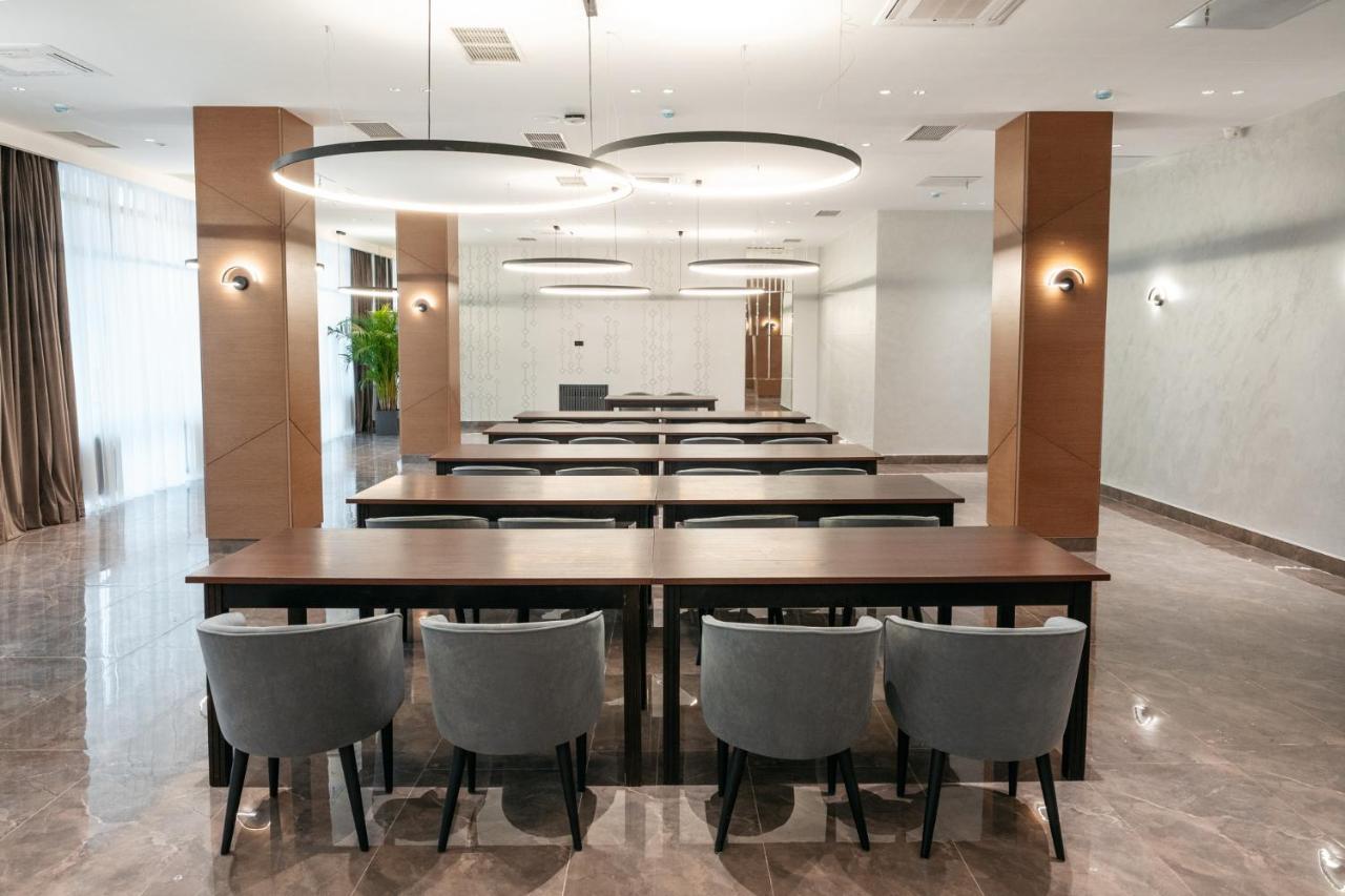 Raavah Aparthotel Almaty Bagian luar foto