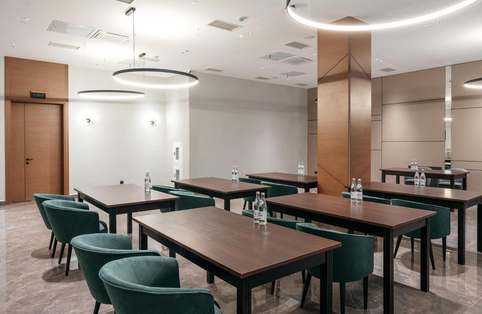 Raavah Aparthotel Almaty Bagian luar foto